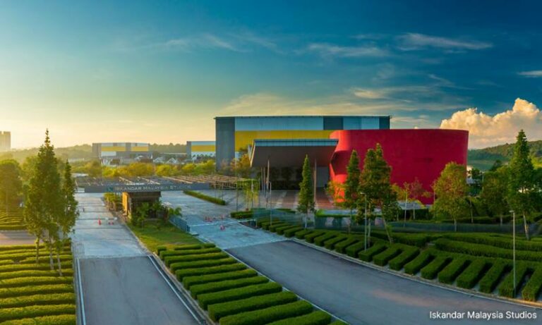 Khazanah jual seluruh pegangan dalam studio filem Iskandar