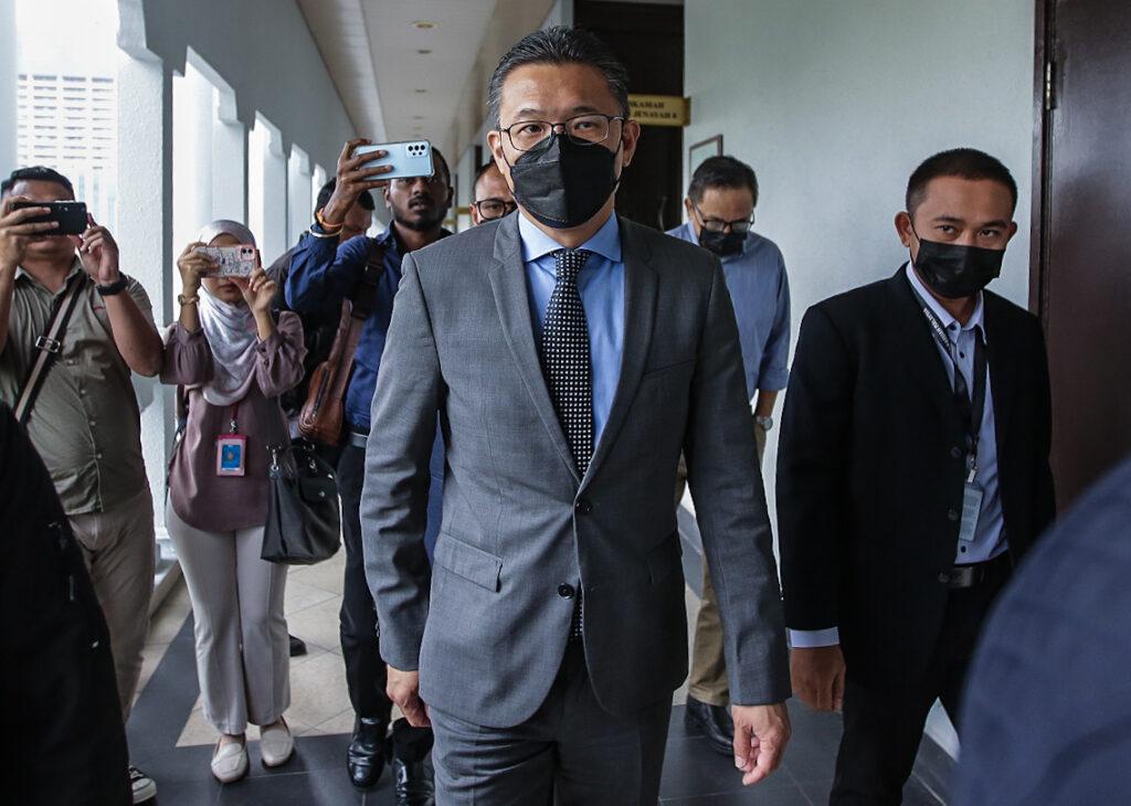 Datuk Seri didakwa term rasuah RM15 juta