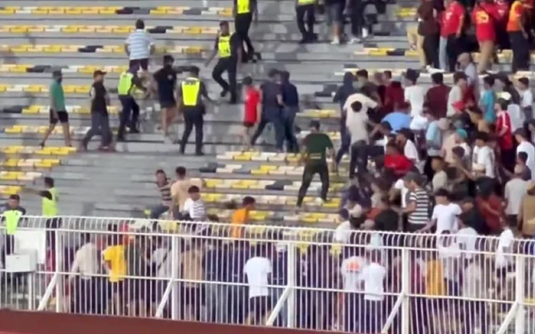 Buat kecoh di stadium, 4 penyokong ditahan polis