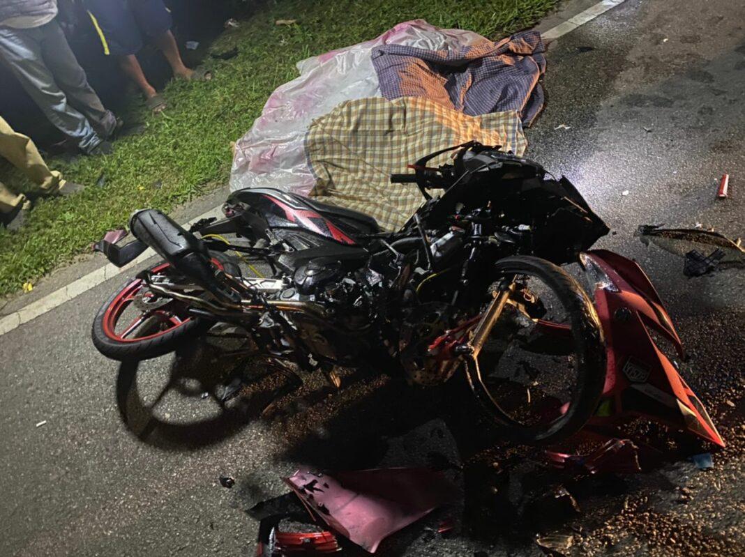 Dua Remaja 17 Tahun Maut Motosikal Bertembung - SatuBerita