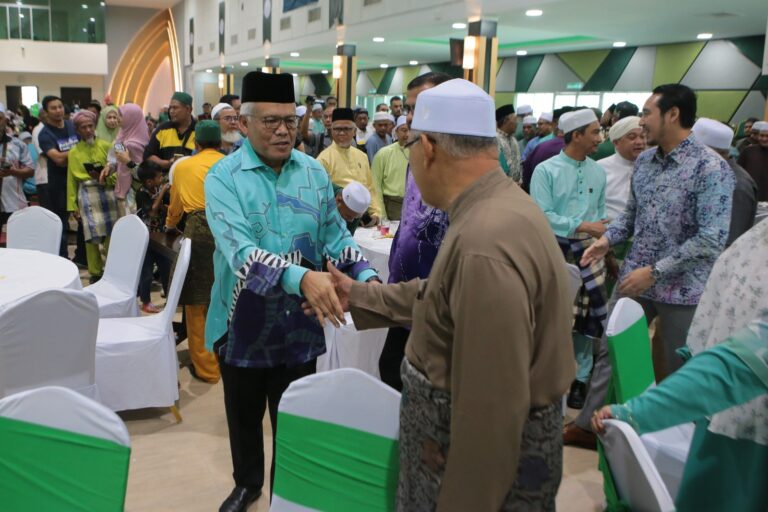 ”Saya tak pernah mimpi setiap minggu..yang hang mengigau pasai apa” – Hamzah
