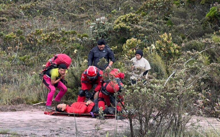 Bomba terbangkan pendaki patah kaki ke hospital