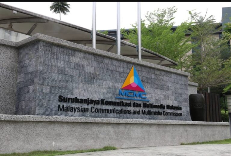 Henti bertindak seperti ‘Big Brother’, wartawan kanan beritahu SKMM