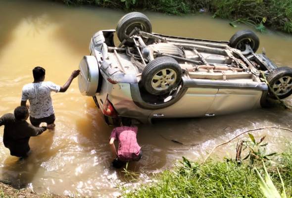 Wanita maut kereta dipandu terhumban dalam gaung