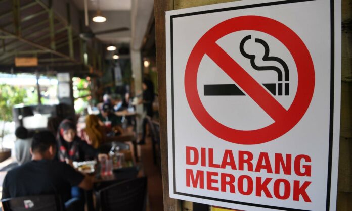 Ramai-tidak-endah-larangan-merokok-di-premis-makanan-01