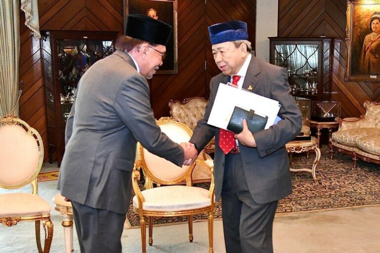 Kalimah Allah : Jangan politikkan sehingga Majlis Raja-Raja buat keputusan – Sultan Selangor