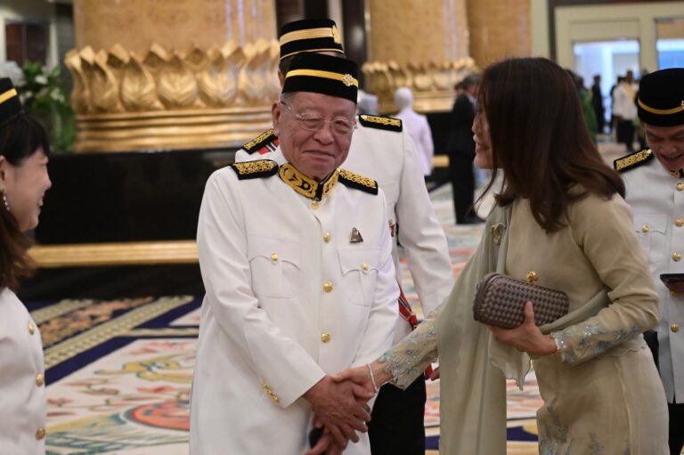 Kit Siang, Nik Aziz terima gelaran Tan Sri