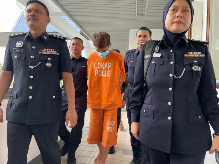 Lelaki didakwa bunuh, kekasih tidak mengaku abai anak