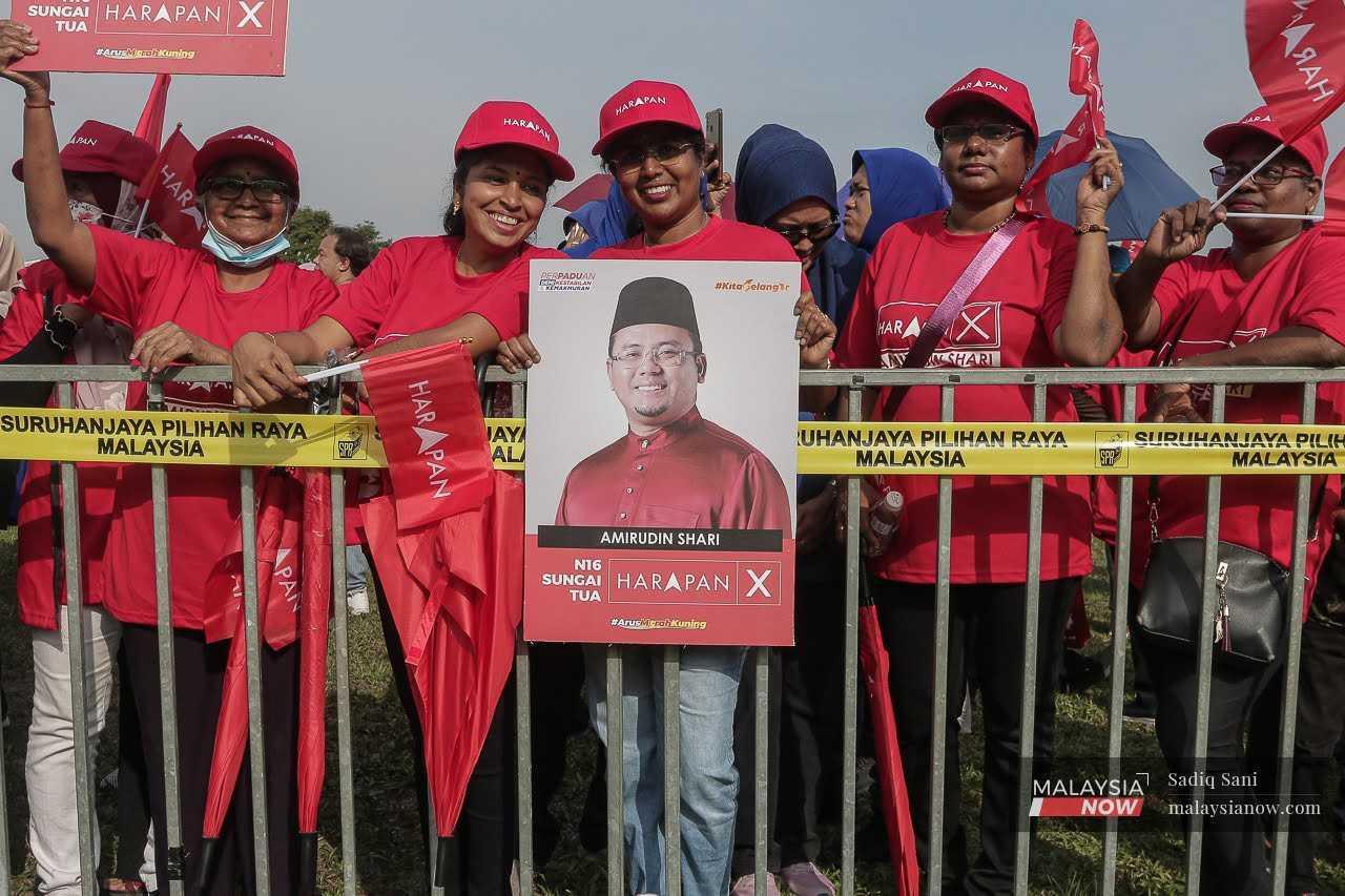 Lagu ‘sokong penyamun’ sambut perarakan calon PH-BN di Gombak