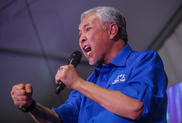 Jika Zahid enggan berundur, UMNO boleh ‘berkubur’!
