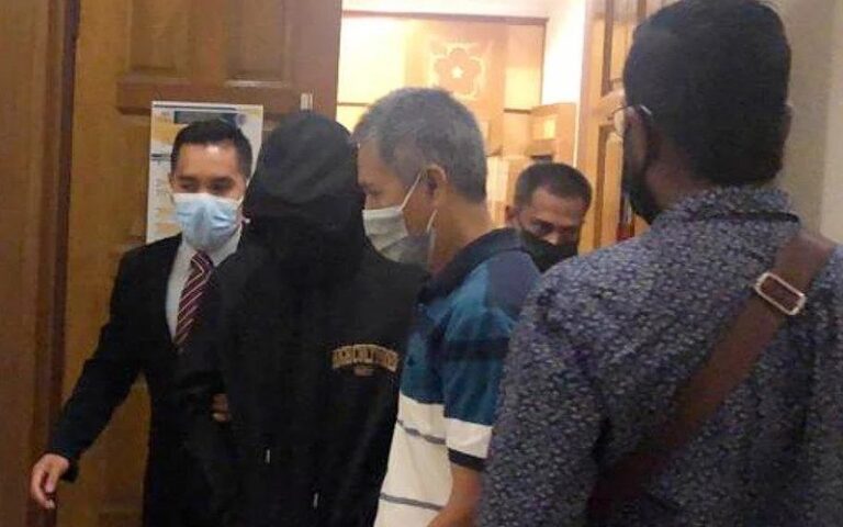 Anggota polis mengaku tak salah 98 tuduhan rasuah lebih RM30,000